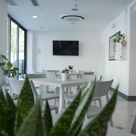 Lively Hotel Белларія-Іджеа-Марина Екстер'єр фото