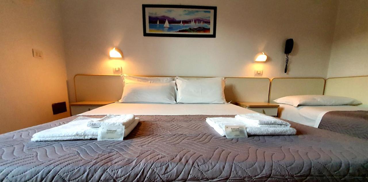 Lively Hotel Белларія-Іджеа-Марина Екстер'єр фото