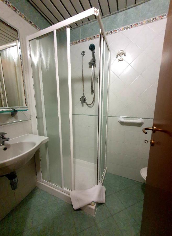 Lively Hotel Белларія-Іджеа-Марина Екстер'єр фото