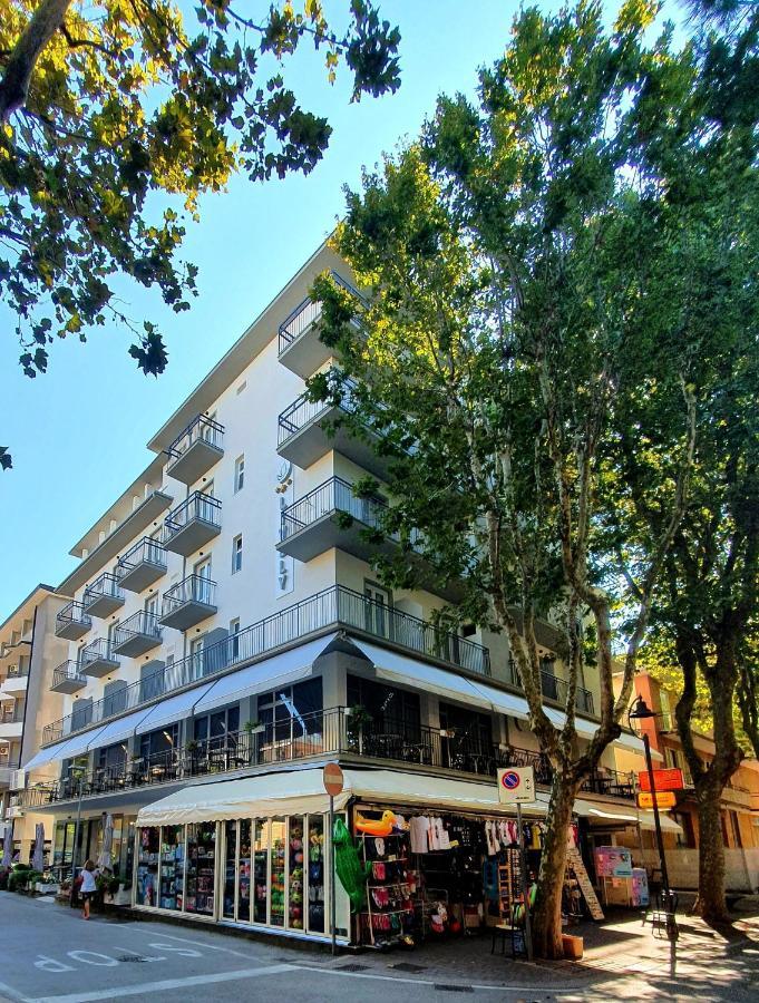 Lively Hotel Белларія-Іджеа-Марина Екстер'єр фото
