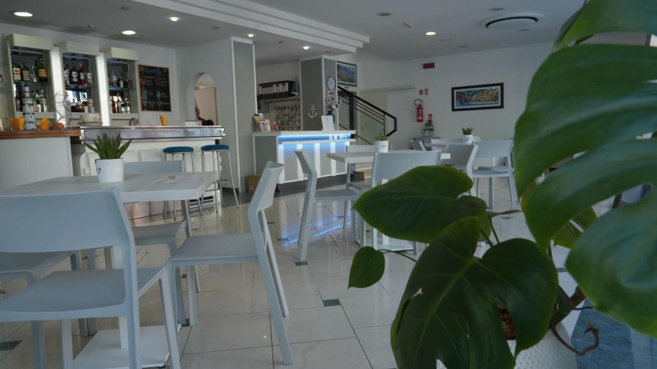 Lively Hotel Белларія-Іджеа-Марина Екстер'єр фото