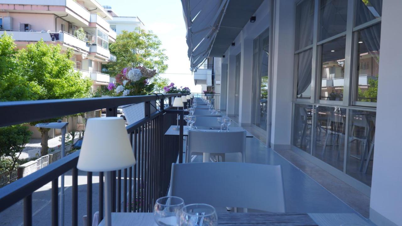 Lively Hotel Белларія-Іджеа-Марина Екстер'єр фото