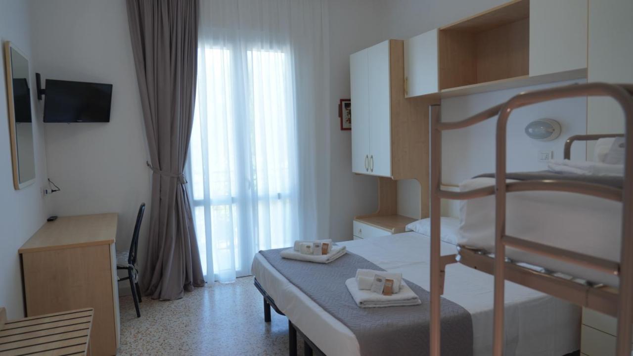 Lively Hotel Белларія-Іджеа-Марина Екстер'єр фото