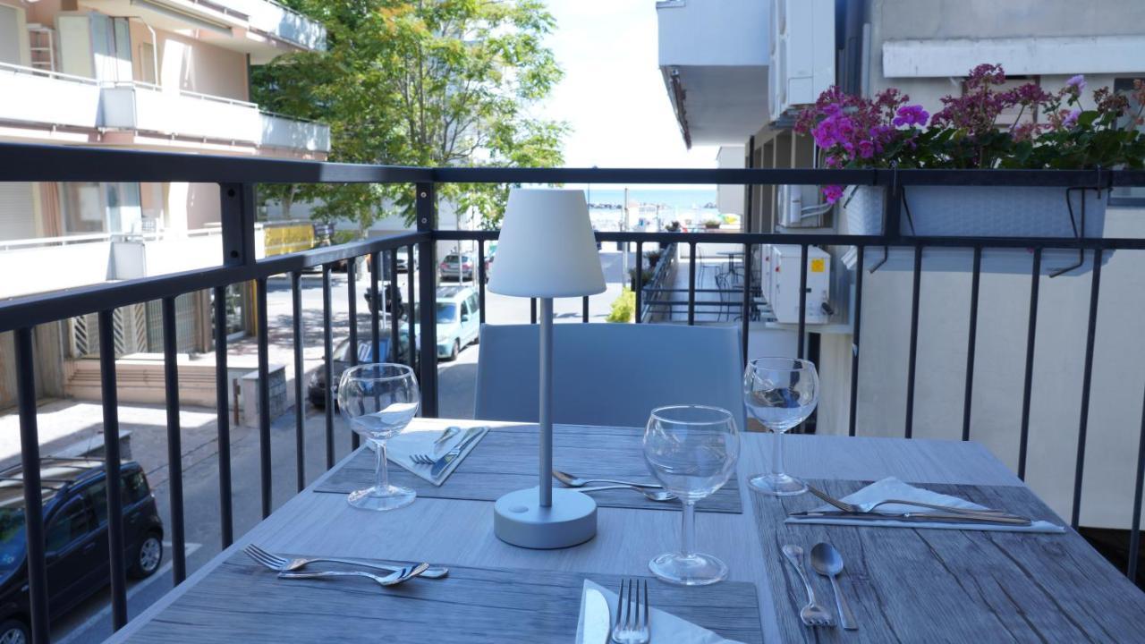 Lively Hotel Белларія-Іджеа-Марина Екстер'єр фото