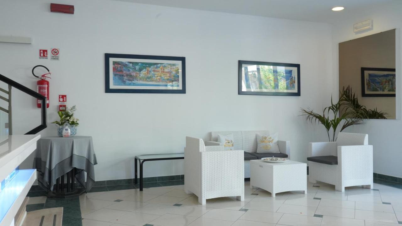 Lively Hotel Белларія-Іджеа-Марина Екстер'єр фото
