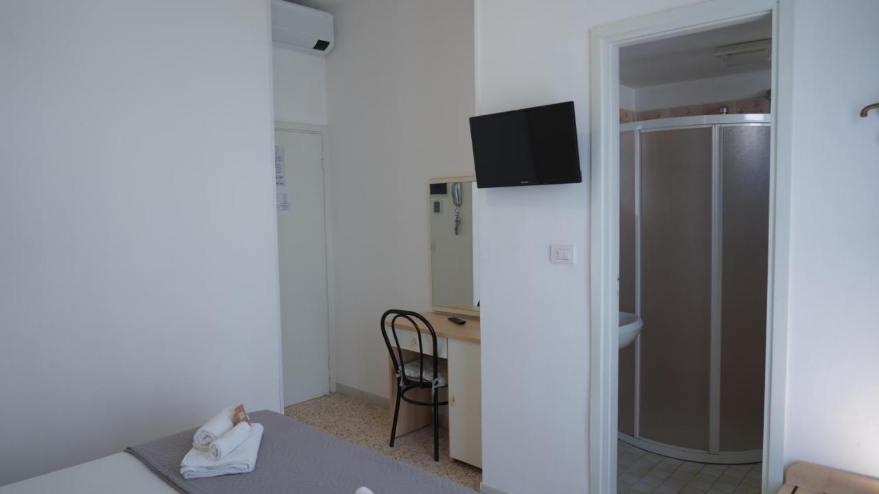 Lively Hotel Белларія-Іджеа-Марина Екстер'єр фото