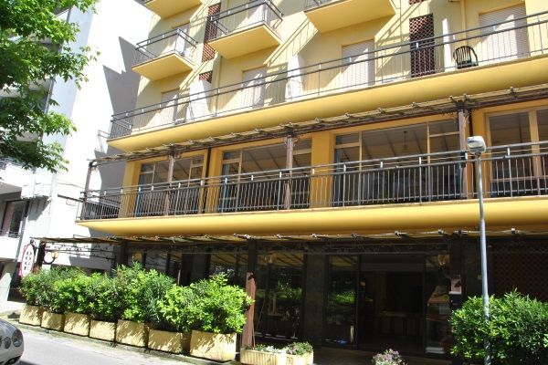Lively Hotel Белларія-Іджеа-Марина Екстер'єр фото